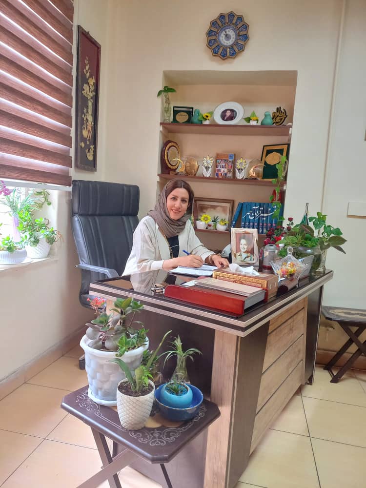 درمانگر و روانشناس فردی و گروهی با سالها تجربه در زمینه درمان